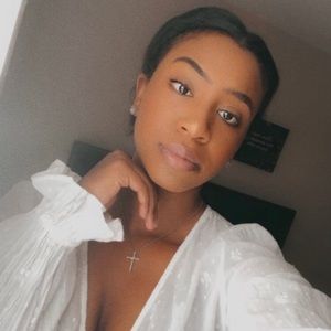 Meet your Posher, Nia